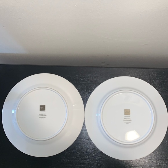Lot of 2 Mikasa Parchment Dinner plates. Made in Thailand. - Picture 1 of 4
